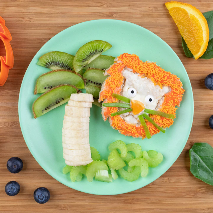 Lunch Punch, 2pc Sandwich Cutters, Lion - Healthy Snacks NZ